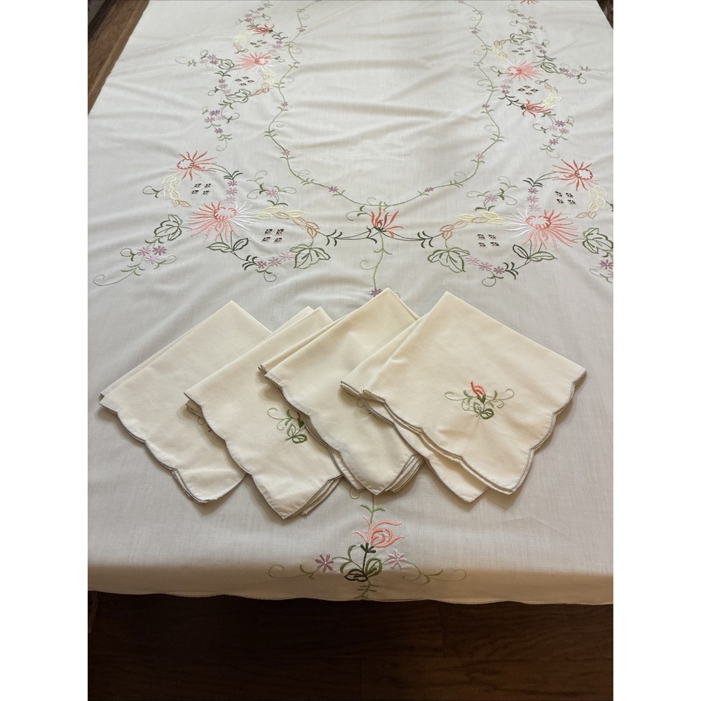 VTG Embroidered Tablecloth & 8 Napkins Cream  Cotton 64x80" Cottage Core Scallop